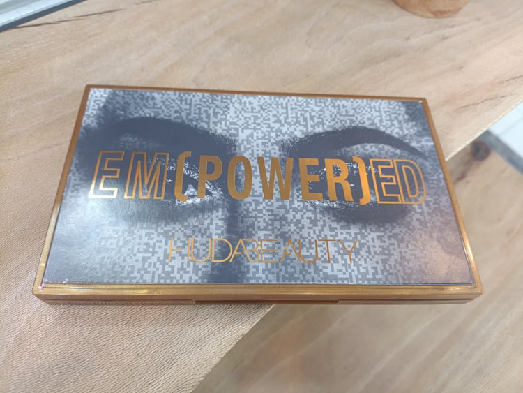 پالت سایه هدی بیوتی Empowered Radiant Powder eyeshadow