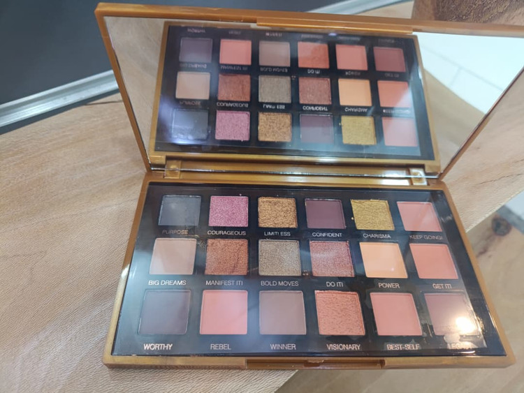 پالت سایه هدی بیوتی Empowered Radiant Powder eyeshadow